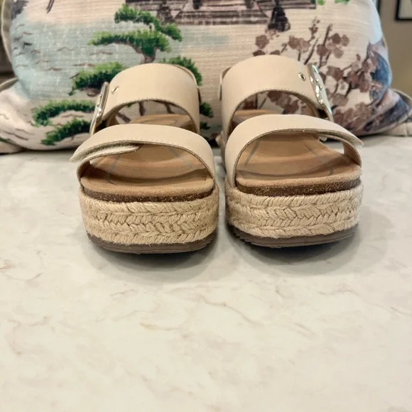 Aetrex Women's Tan Strap Sandals - Picture 5 of 8